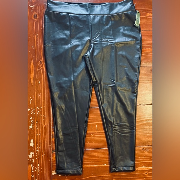 Terra & Sky Black Faux Leather Wide Waistband Legging - Picture 3 of 9